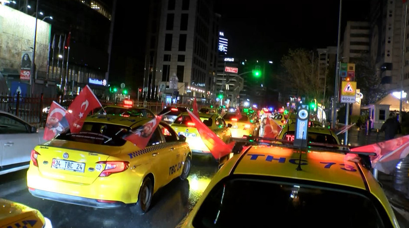 İstanbul’u ay-yıldızla kapladılar: Alçak provokasyona karşı taksiciler sesiz kalmadı - Resim : 1