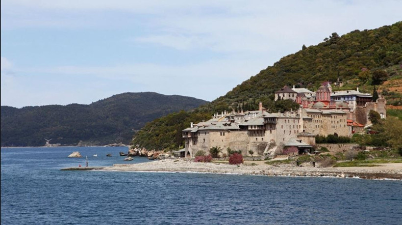 Bu adada sadece erkekler yaşıyor. Bin yıldır kadınların girmesi yasak - Resim: 1