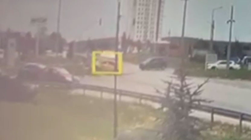 Hasta nakil ambulansı ile taksi çarpıştı: Yaralılar var - Resim : 1