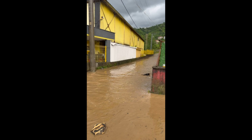 Rize’de sağanak faciası: Çay fabrikası ve inşaatı su bastı - Resim : 2