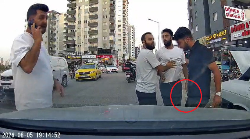 Yumruk yetmedi testereyi çıkarmıştı: Sürücünün bu hatası pahalıya mal oldu - Resim : 2
