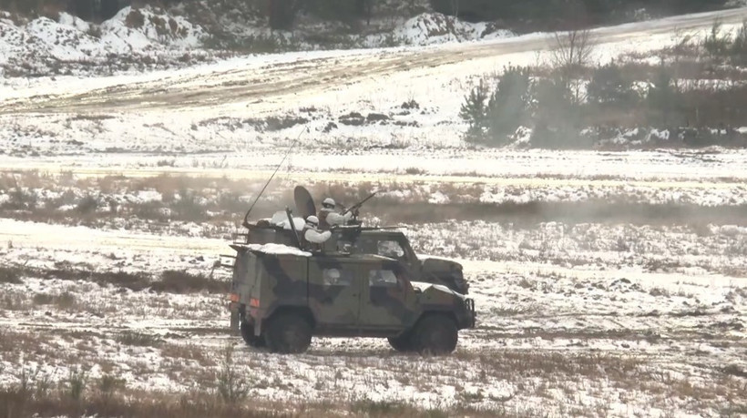 D&uuml;nyanın g&ouml;z&uuml; bu tatbikattaydı: &Ccedil;elik pen&ccedil;e Almanya&rsquo;da indi - Resim : 1