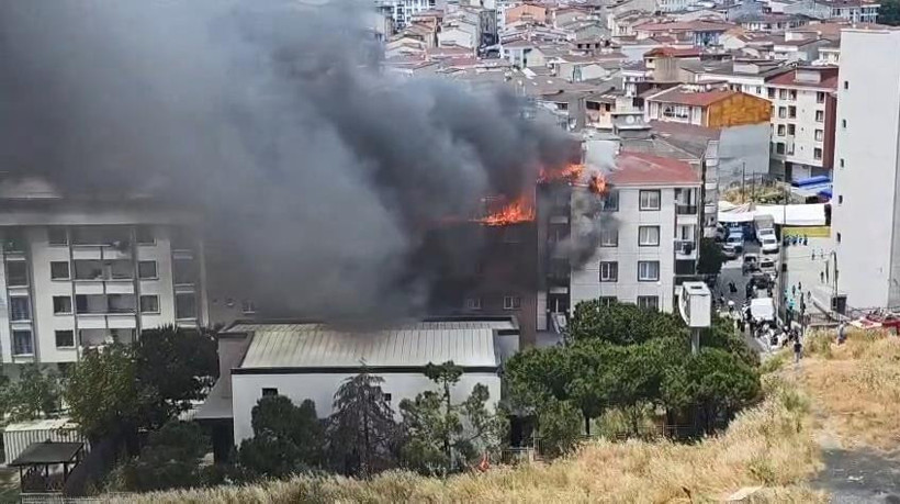 Esenyurt’ta yangın: Alevler çatıdan çatıya sıçradı: Okul tahliye edildi - Resim : 3