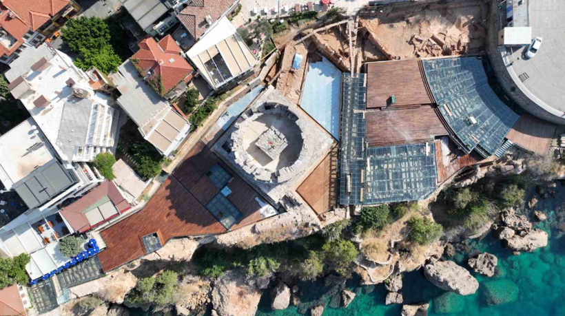 2 bin yıllık kuleye cam kapı: "Sera etkisi" tehlikesi oluştu - Resim: 2