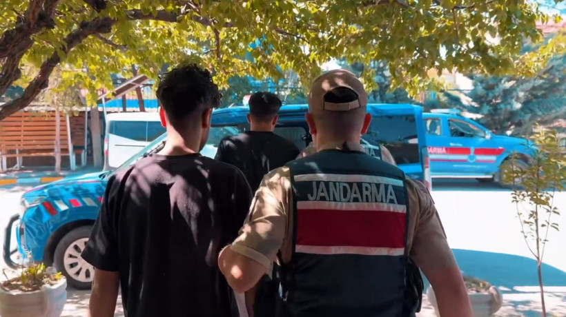 Jandarma İHA'larla çetenin tepesine çöktü: Çobanları gasp eden 4 kişi gözaltına alındı - Resim : 1