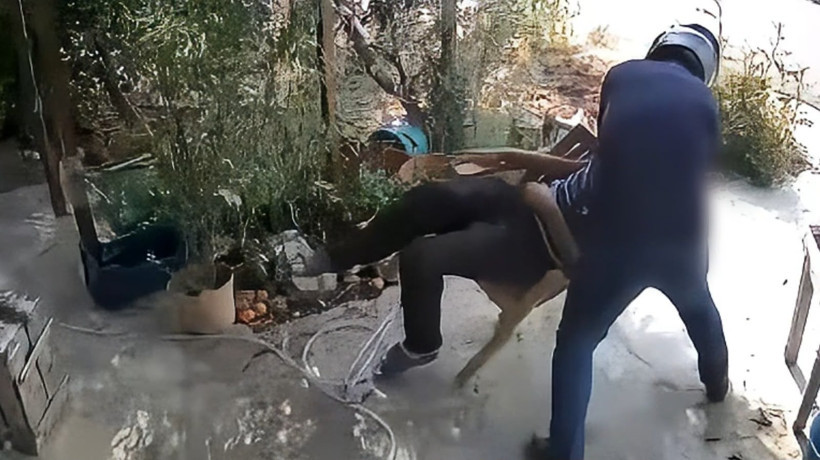 80 yaşındaki engelliyi darbederek ağır yaralamıştı: Kasklı saldırgan tutuklandı - Resim : 1