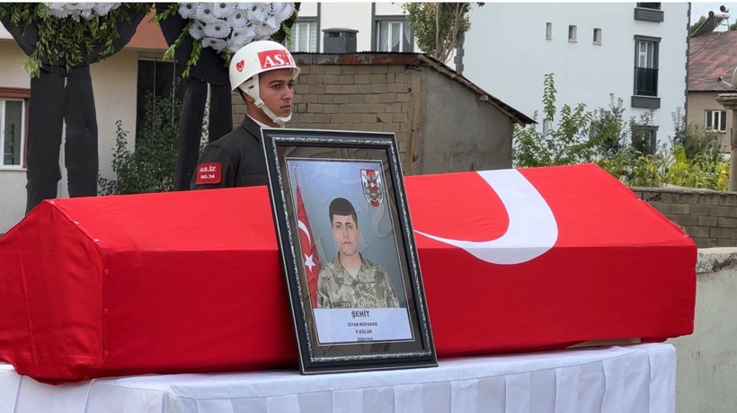 Baba evinde helallik alındı: Şehit Bülent son yolculuğuna uğurlandı - Resim: 1