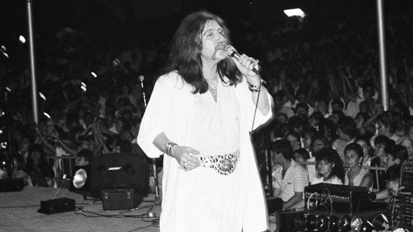 Türk Müziği’nin dev ismi Barış Manço’nun hiç görmediğiniz çocukluk karesi olay oldu! 7'den 77'ye herkesin sevgilisiydi - Resim: 40