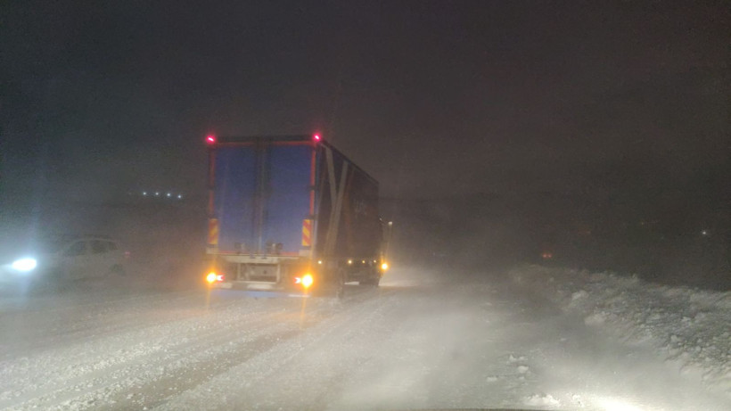 Kurubaş geçidi tipiye teslim. 2225 rakımda beyaz cehennem: Sürücüler yolda mahsur - Resim: 13