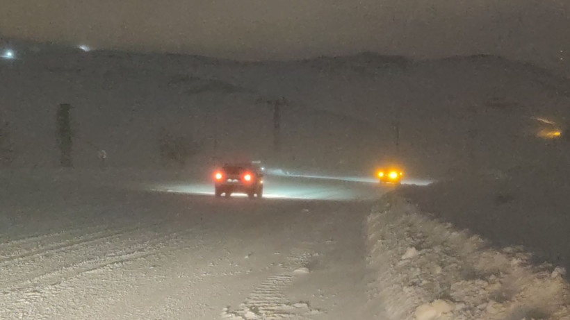 Kurubaş geçidi tipiye teslim. 2225 rakımda beyaz cehennem: Sürücüler yolda mahsur - Resim: 7