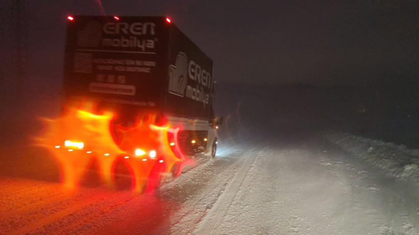Kurubaş geçidi tipiye teslim. 2225 rakımda beyaz cehennem: Sürücüler yolda mahsur - Resim: 5