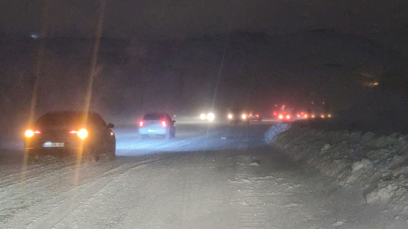 Kurubaş geçidi tipiye teslim. 2225 rakımda beyaz cehennem: Sürücüler yolda mahsur - Resim: 12