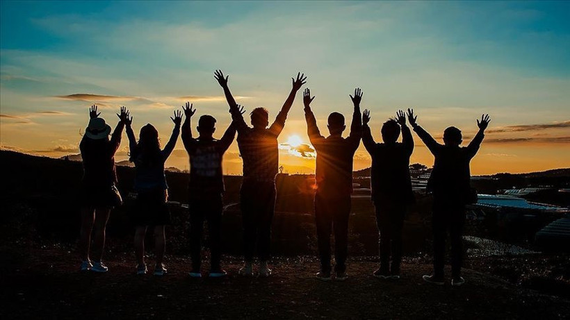 Bilim insanları açıkladı: En mutsuz dönem bu yaşta başlıyor… - Resim: 8