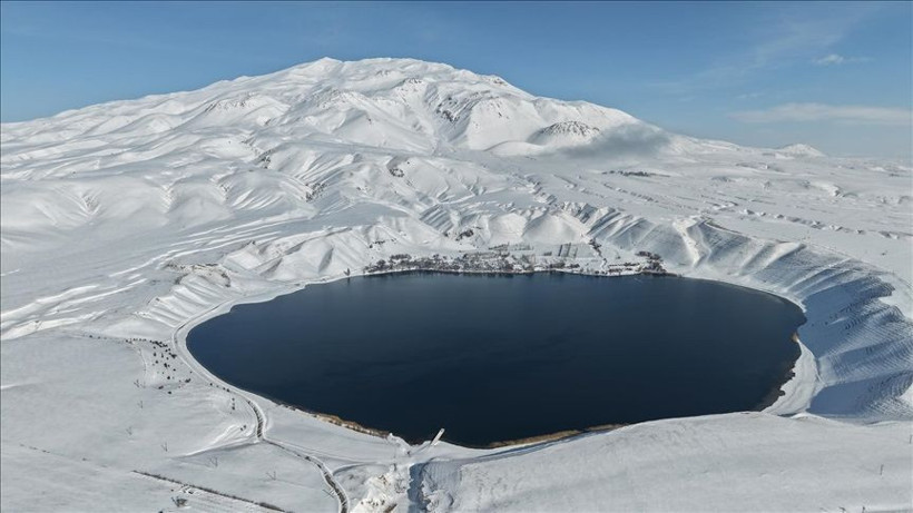 Bitlis’in gizli cenneti kar altında Süphan Dağı ve Aygır Gölü’nün dronla çekilen muhteşem hali... - Resim: 17