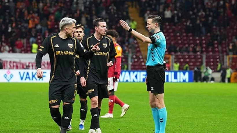 Ahmet Çakar’dan Galatasaray galibiyeti sonrası çarpıcı yorum: ‘Böyle hakem seyretmedim’ - Resim: 1