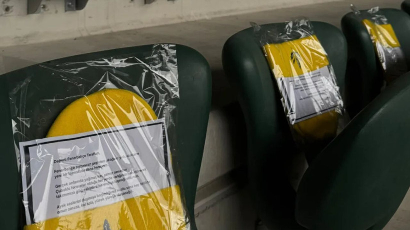 Saran şov devam ediyor: Yağmurluk sonrası taraftara bir jest daha - Resim: 2