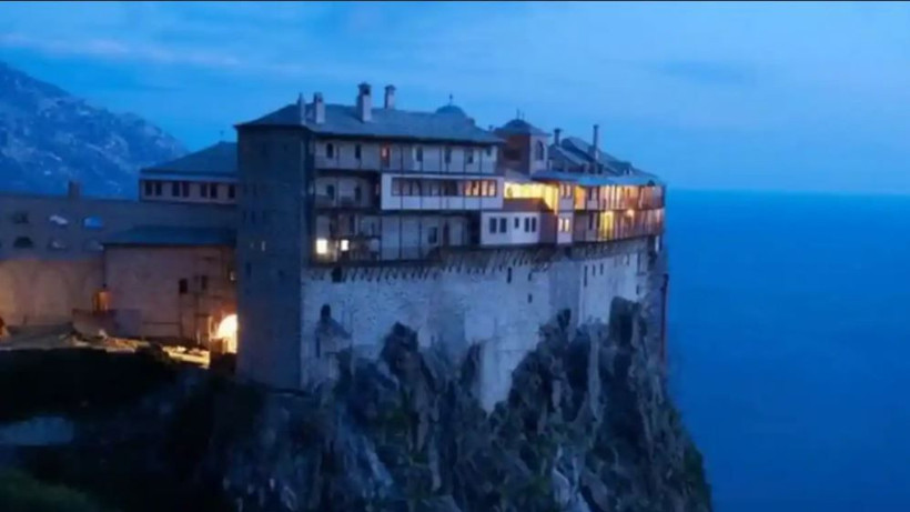 Bu adada sadece erkekler yaşıyor. Bin yıldır kadınların girmesi yasak - Resim: 7