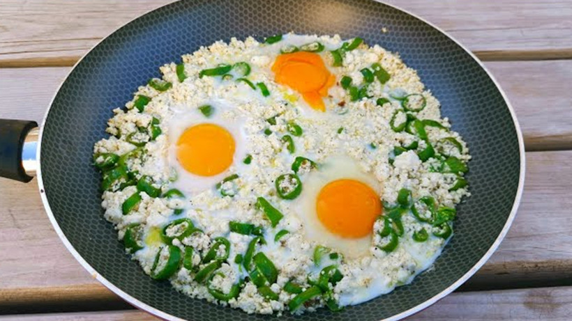 Peynirle buluşan yumurta: 4 kişilik doyurucu kahvaltı tarif - Resim : 1