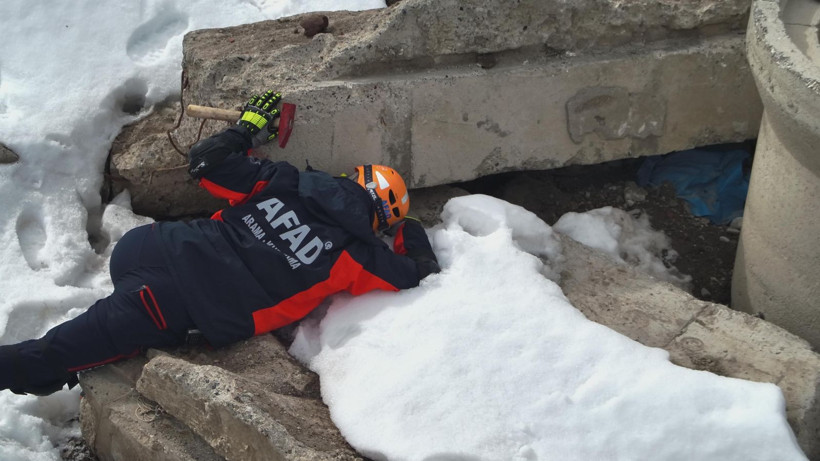 Çöken çatıda zamana karşı yarış: Enkaz altında can pazarı: Erzurum’da nefes kesen anlar - Resim: 7