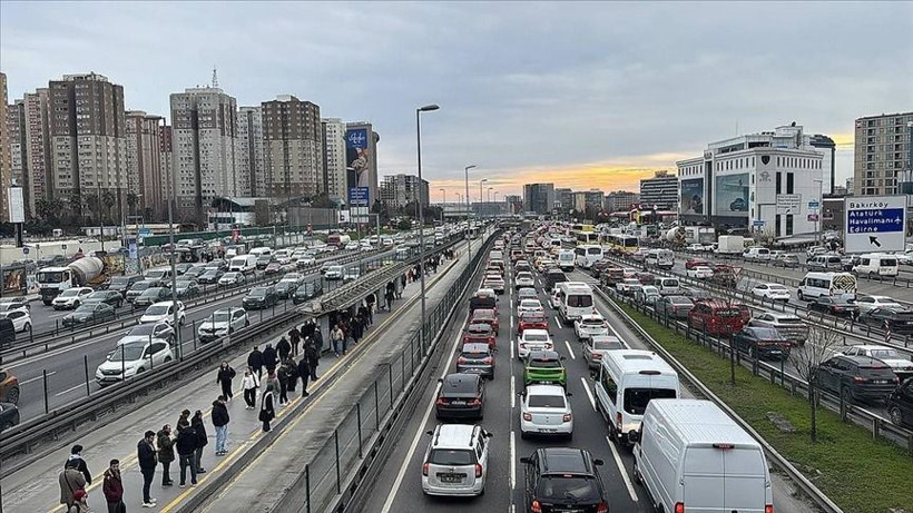 İstanbul'da iftar öncesi trafik kilitlendi: Yoğunluk yüzde 85'i aştı - Resim: 2