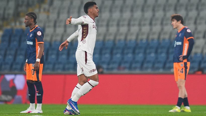 Trabzonspor 6 gollü maçta Başakşehir’i yenerek kupada çeyrek finale yükseldi - Resim : 1