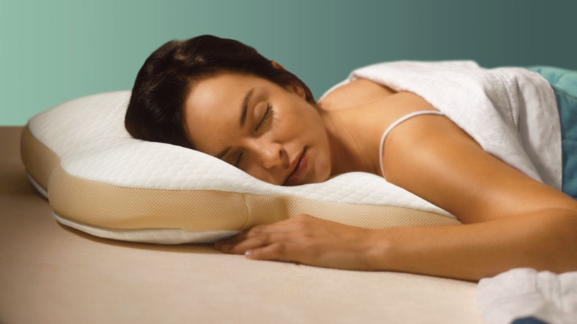 Tutulmuş bir vücutla güne başlamayın: Boyun ağrısını ortadan kaldıran uyku sırları - Resim: 1