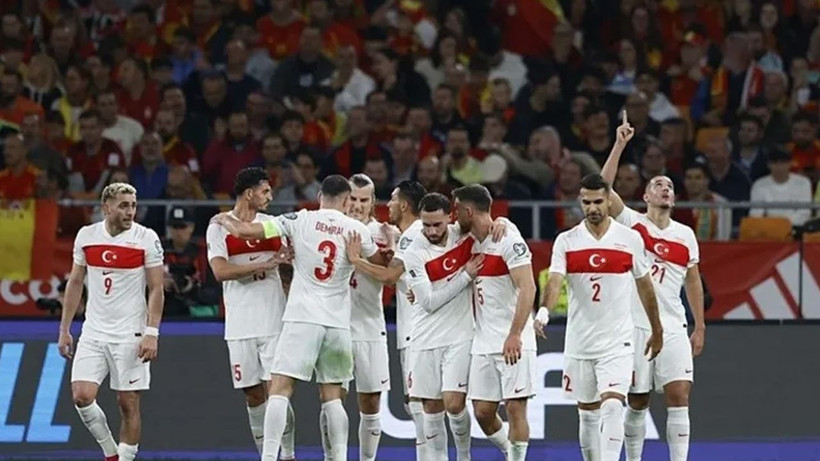 Türkiye-Romanya maçı öncesi Hagi'den çarpıcı yorum: 3 futbolcuya değindi - Resim: 9