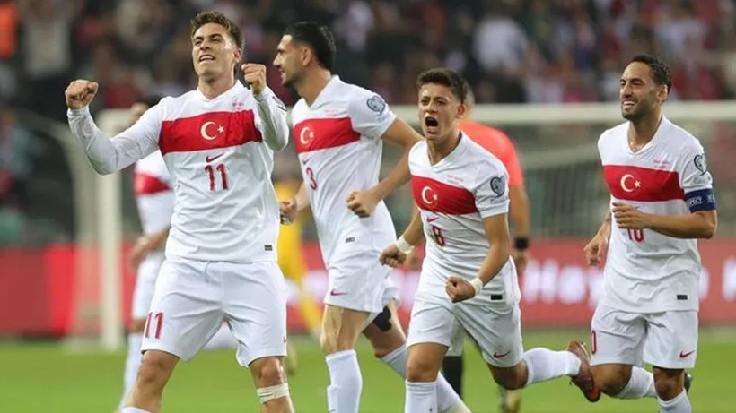Türkiye-Romanya maçı öncesi Hagi'den çarpıcı yorum: 3 futbolcuya değindi - Resim: 8