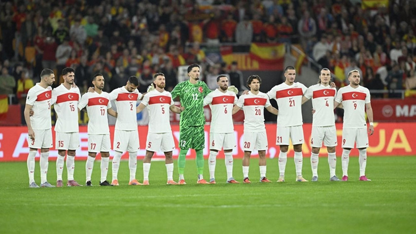 Türkiye-Romanya maçı öncesi Hagi'den çarpıcı yorum: 3 futbolcuya değindi - Resim: 7