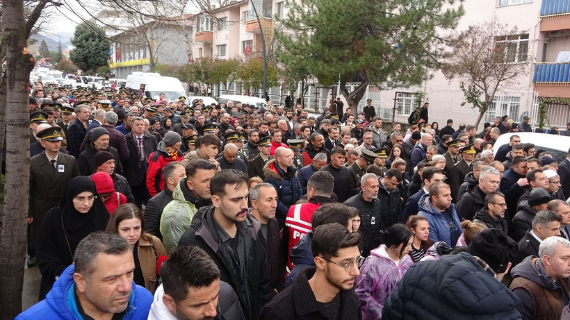 Katar'da şehit olan binbaşı Sinan Taştekin’e memleketi Isparta’da son veda: Annesi ve eşi ayakta duramadı - Resim: 12