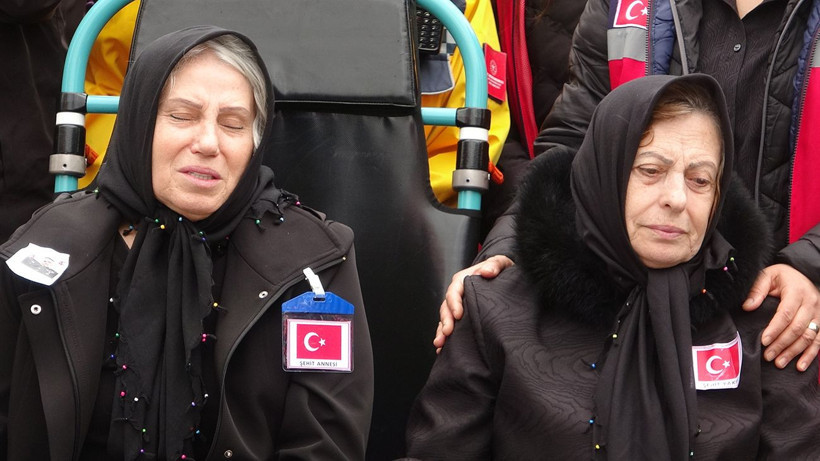 Katar'da şehit olan binbaşı Sinan Taştekin’e memleketi Isparta’da son veda: Annesi ve eşi ayakta duramadı - Resim: 17