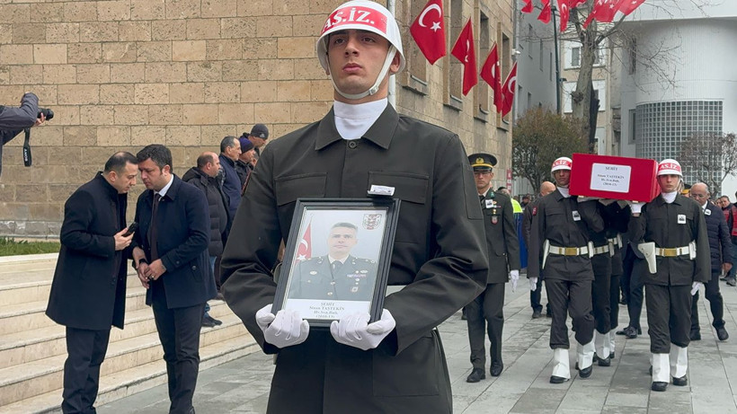 Katar'da şehit olan binbaşı Sinan Taştekin’e memleketi Isparta’da son veda: Annesi ve eşi ayakta duramadı - Resim: 25