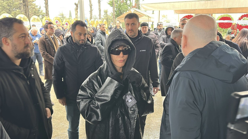 Ünlü yapımcı Erol Köse’ye veda: Cenazeye kimler geldi, neler yaşandı? İşte detaylar… - Resim: 22