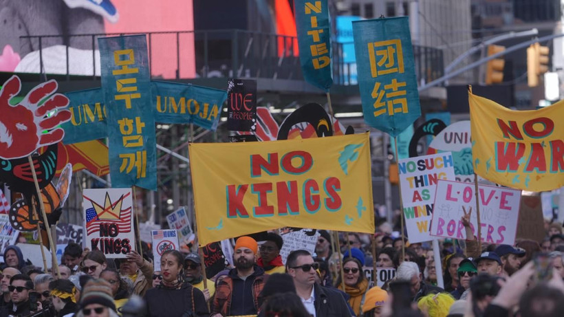 ABD’de Trump yönetimine karşı “Krallara Hayır” protestosu: Milyonlar sokağa çıktı - Resim: 4