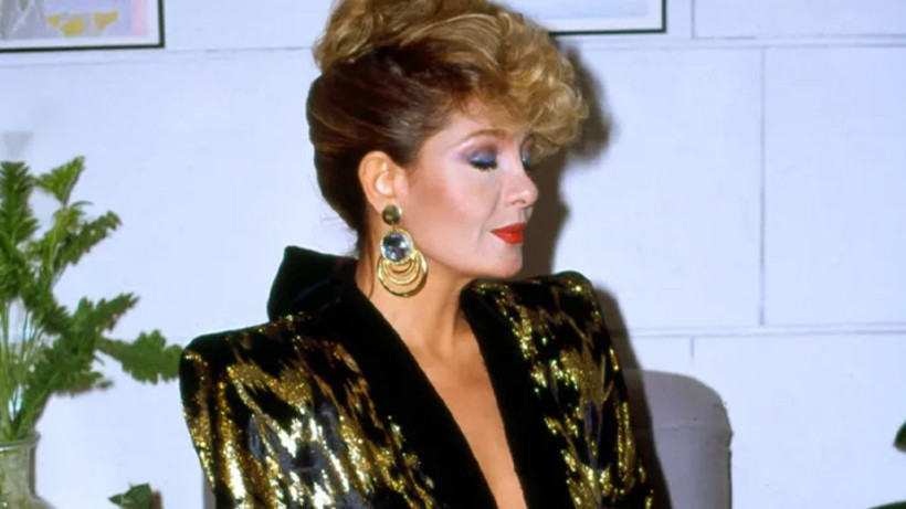 Mavi Boncuk Emel Sayın'dan zamansız paylaşım: 80’ler rüzgarı estirdi - Resim: 4