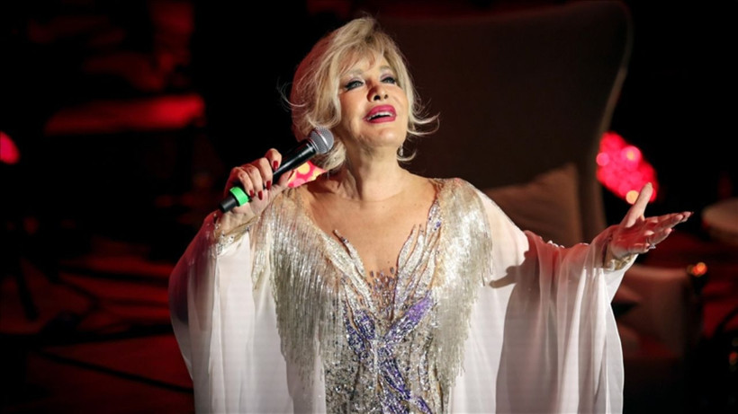 Mavi Boncuk Emel Sayın'dan zamansız paylaşım: 80’ler rüzgarı estirdi - Resim: 5