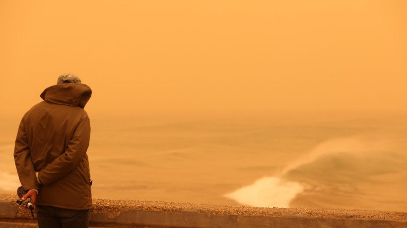 Afrika'dan geldi Yunanistan'ı kızıla boyadı - Resim: 13