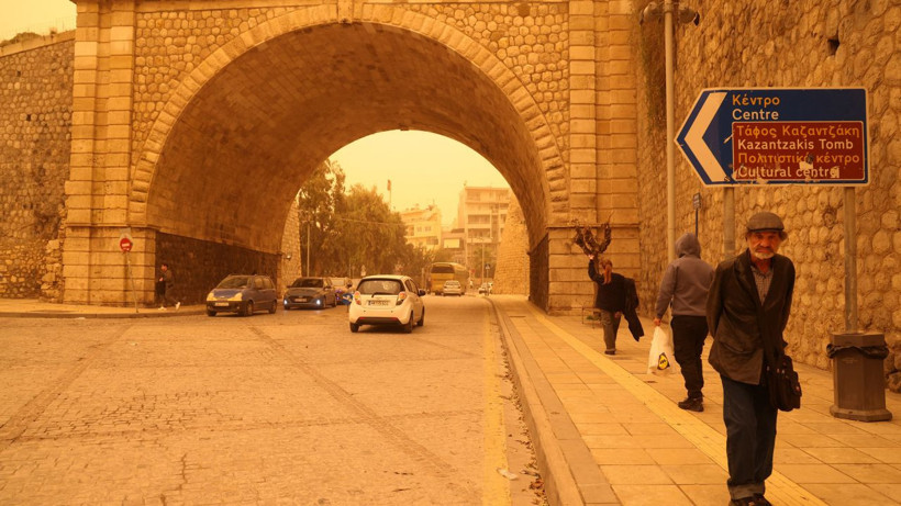 Afrika'dan geldi Yunanistan'ı kızıla boyadı - Resim: 15