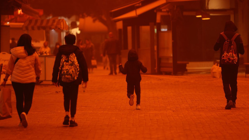 Afrika'dan geldi Yunanistan'ı kızıla boyadı - Resim: 3