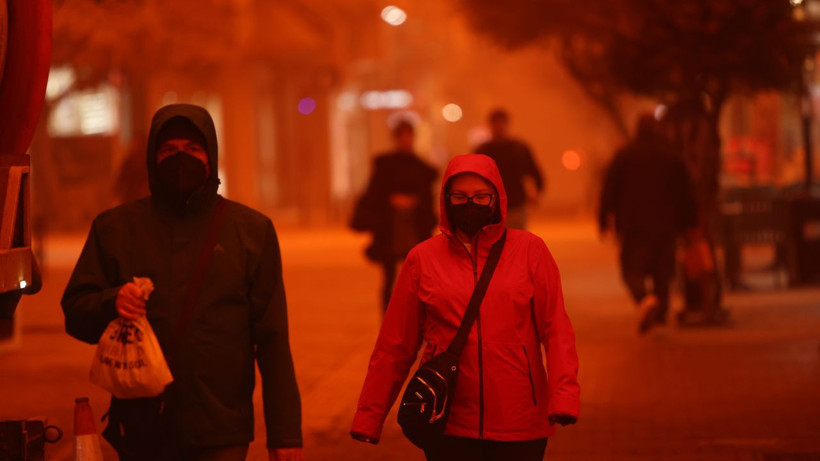 Afrika'dan geldi Yunanistan'ı kızıla boyadı - Resim: 2