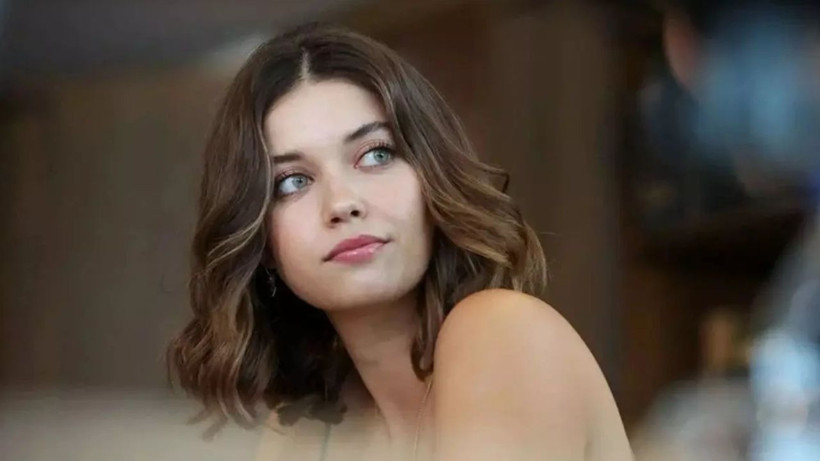 Afra Saraçoğlu Milano sokaklarında stil ikonuna dönüştü: İddialı pozları sosyal medyayı salladı - Resim: 10