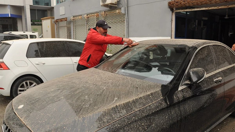 Türkiye’de bazı şehirler çöl tozuna büründü: Çamur yağdı - Resim: 4