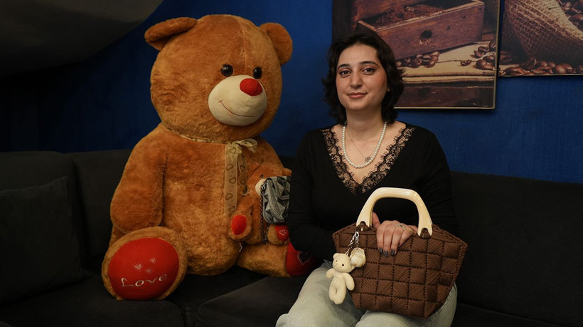 Üniversite öğrencisi genç kız el emeği çantaları ile kazanç sağlıyor - Resim: 3