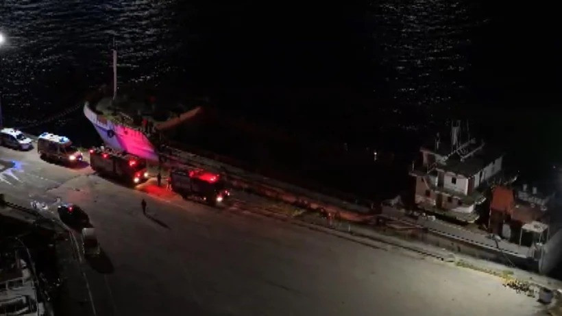 İstanbul Boğazı’nda korku dolu anlar: Haydarpaşa'da tekne gemiye çarptı - Resim : 2