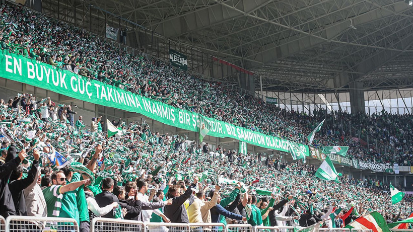 Böyle bir aşk görülmedi: Bursaspor taraftarı tribün dersi verdi - Resim: 2