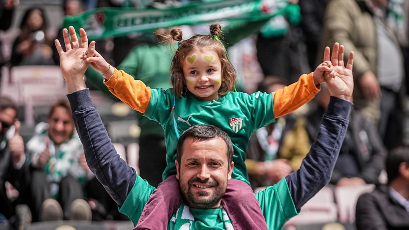 Böyle bir aşk görülmedi: Bursaspor taraftarı tribün dersi verdi - Resim: 8