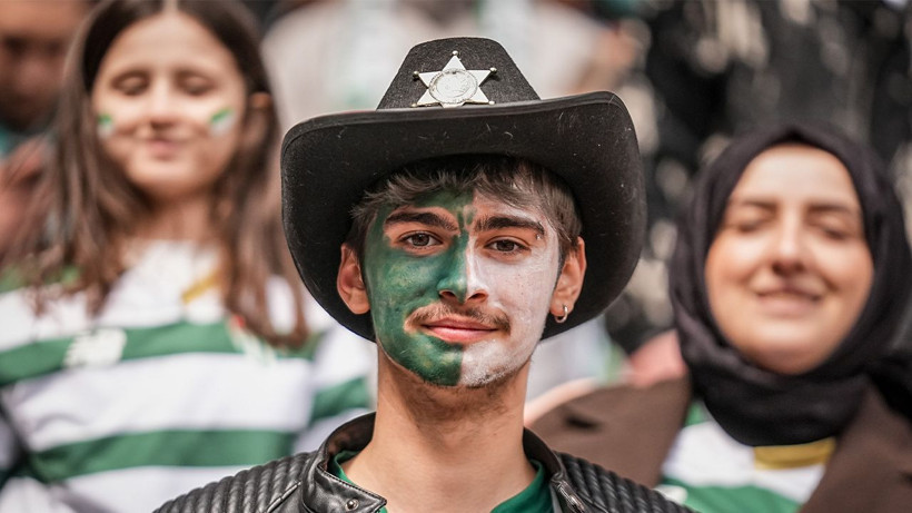 Böyle bir aşk görülmedi: Bursaspor taraftarı tribün dersi verdi - Resim: 10