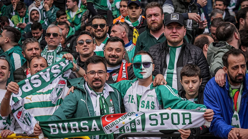 Böyle bir aşk görülmedi: Bursaspor taraftarı tribün dersi verdi - Resim: 15