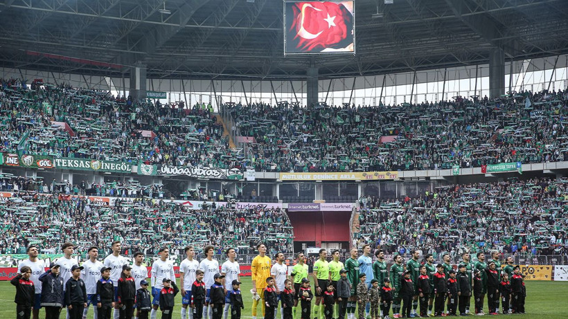 Böyle bir aşk görülmedi: Bursaspor taraftarı tribün dersi verdi - Resim: 18