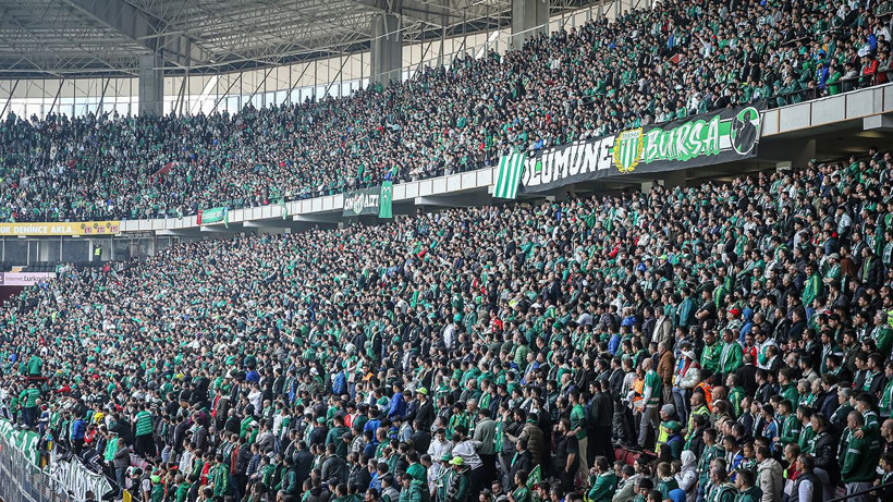Böyle bir aşk görülmedi: Bursaspor taraftarı tribün dersi verdi - Resim: 19